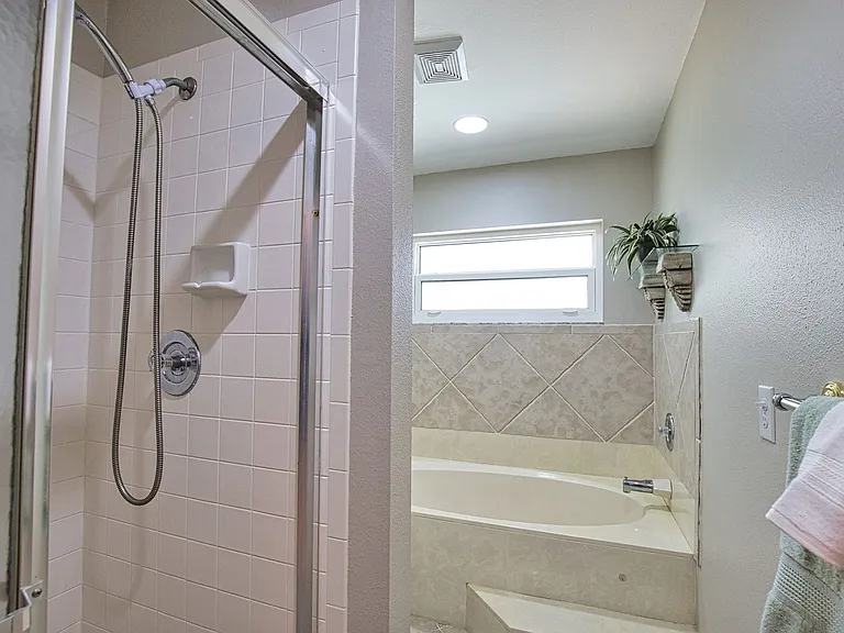 782 Harrington Lake Dr N — Photo 22