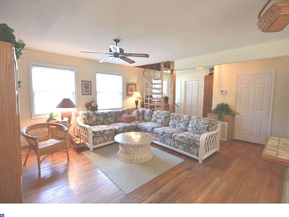 3rd image of 33293 Argyle Ln
