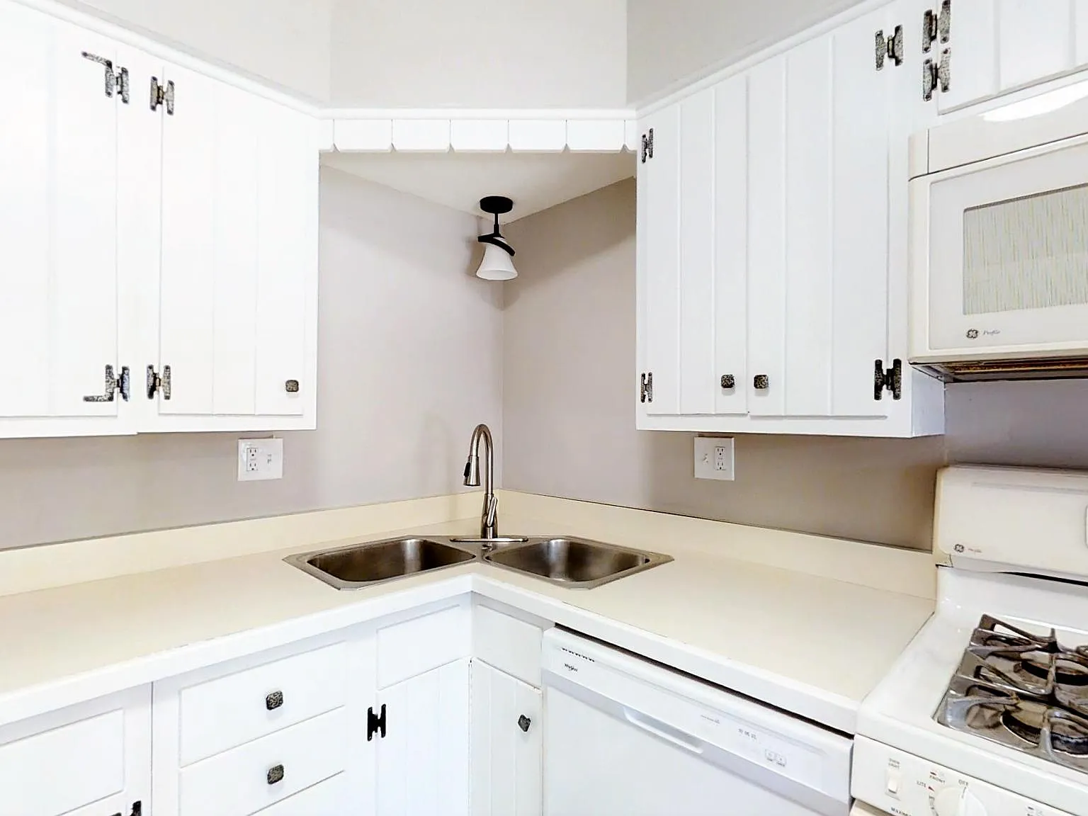 2 bed, 1250 sqft, $1,995 — Photo 3