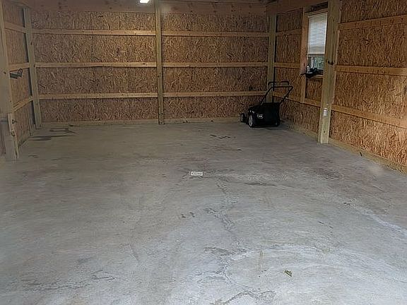 Spacious garage