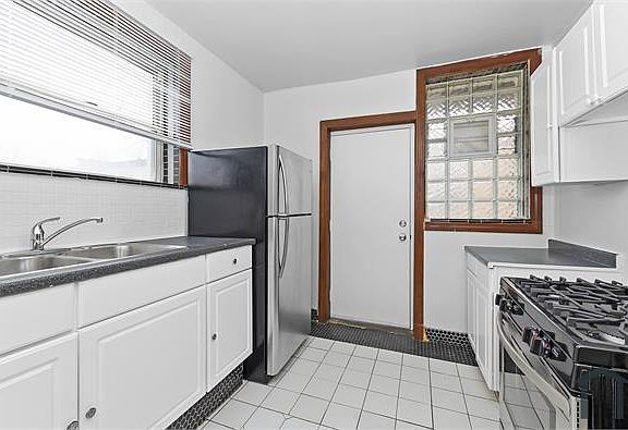 3rd image of 11255 S King Dr #3F