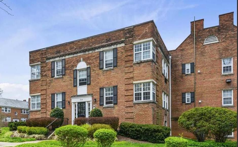 1st image of 1818 W Abingdon Dr APT 101