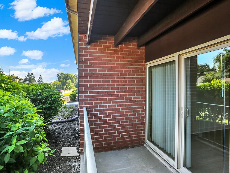 Twin Lakes Apartments — Photo 19