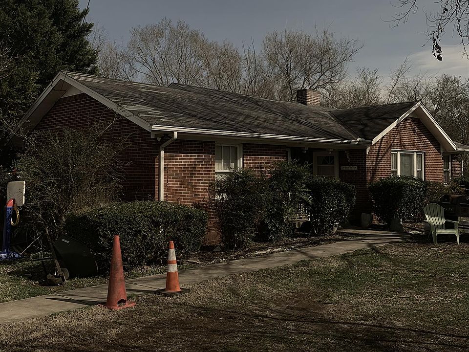 1st image of 1215 Bradyville Pike