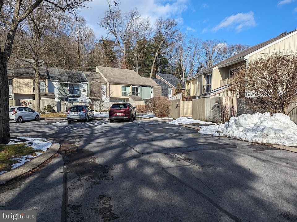 1st image of 531 Cricklewood Dr