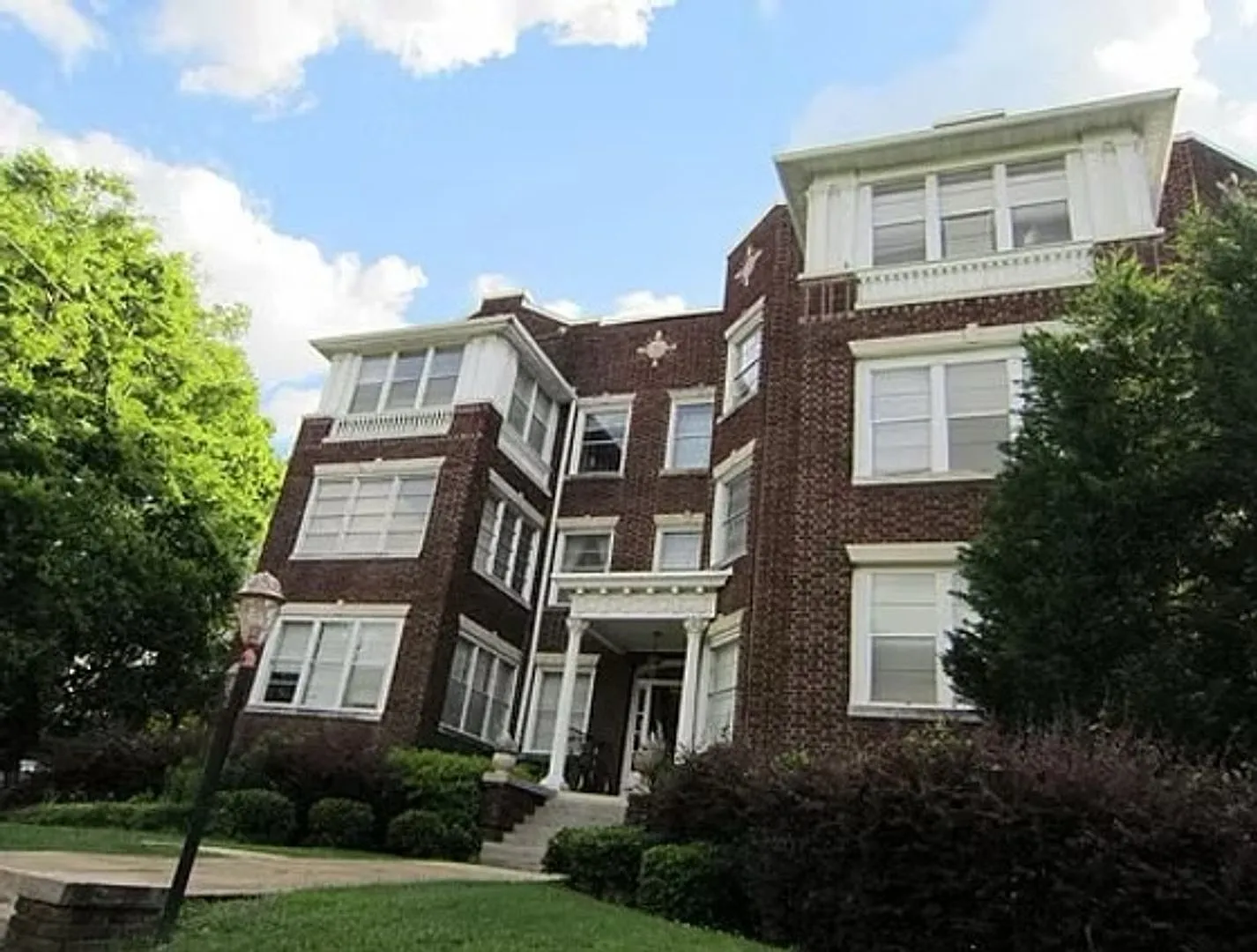 Historic and Charming 2br with view of the Park, Great Location — Photo 1
