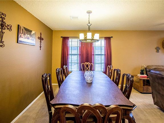 4th image of 2316 Red Oak Dr