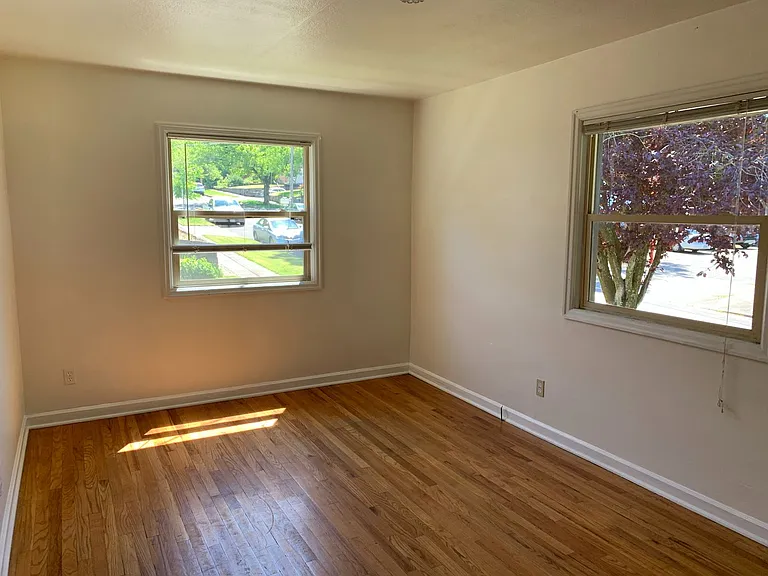5104 Franklin Court Apartments — Photo 13
