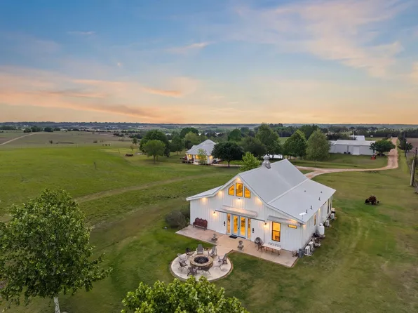 5025 Wickel Rd, Burton, TX 77835