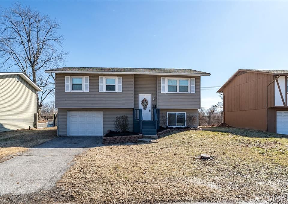 1st image of 35 Briarcliff Dr