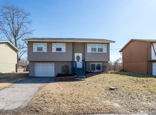 35 Briarcliff Dr, Granite City, IL 62040