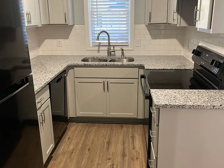 126 Turner St — Photo 4