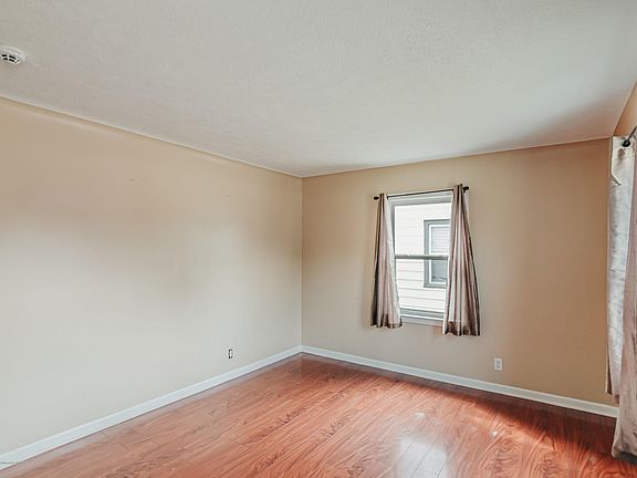 4th image of 1709 W Saginaw St