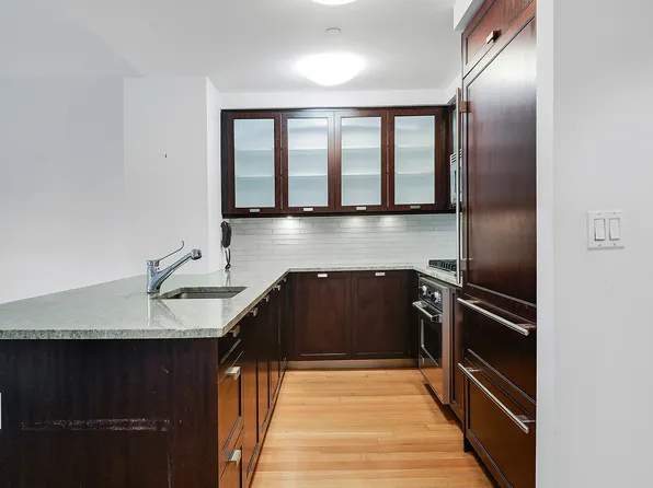 80 Riverside Boulevard image 7 of 16