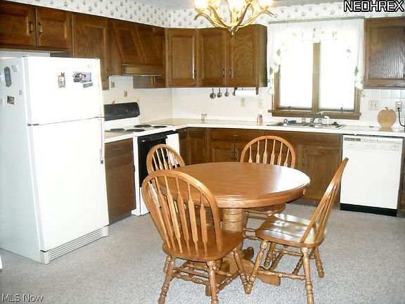 5th image of 857 Superior Ave #B
