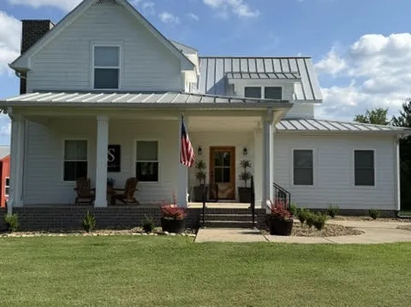 808 Clearview Rd, Cottontown, TN 37048