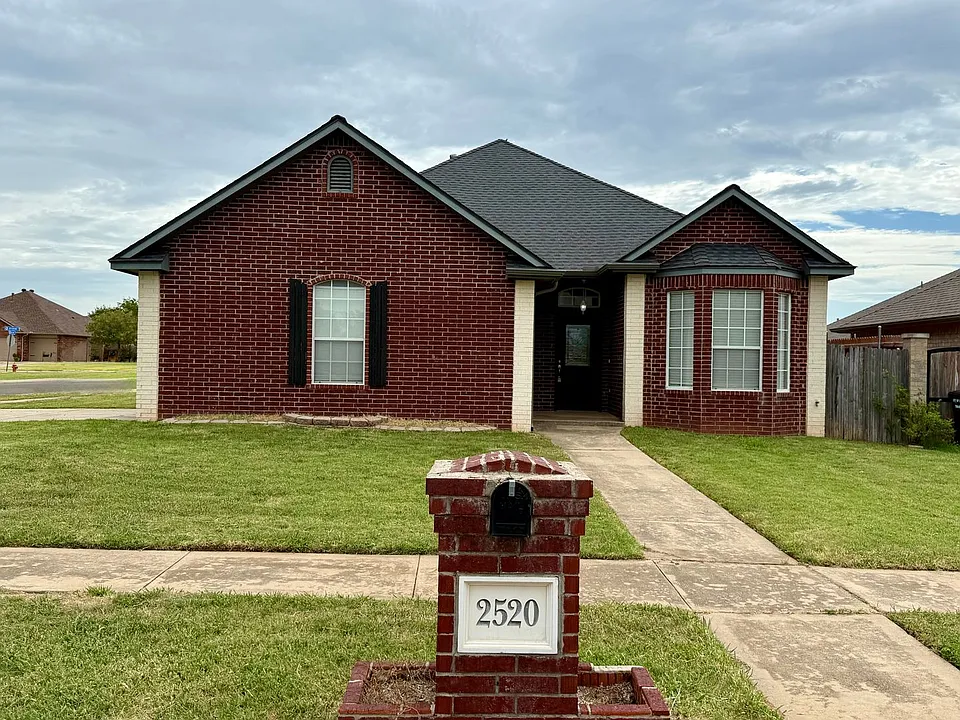 2520 Thomas Dr