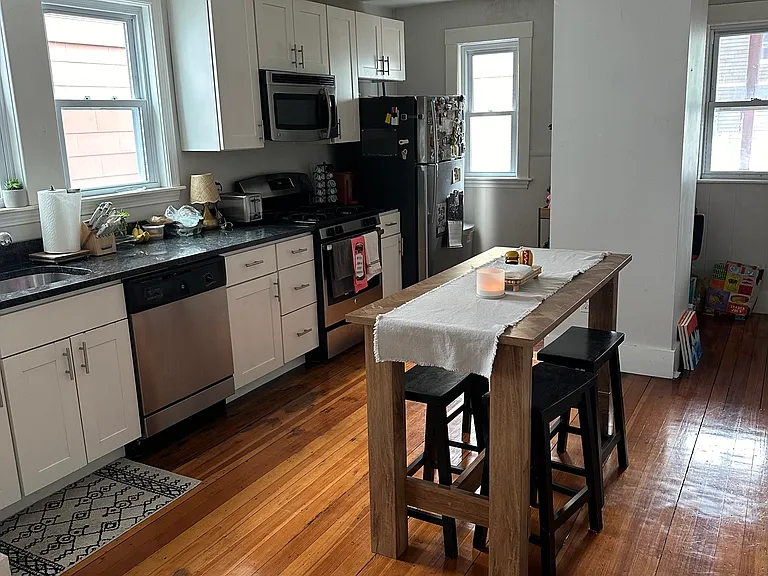 26 Sydney St #3 — Photo 2