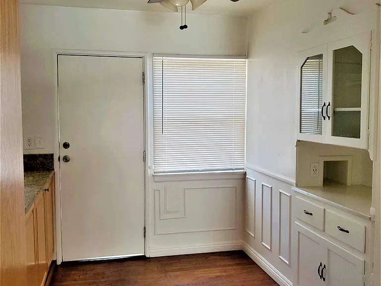 123 S Verdugo Rd — Photo 6