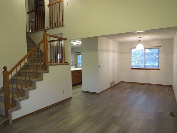 3rd image of 8340 Ilex Dr