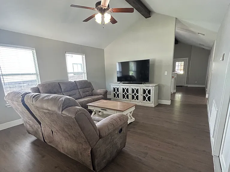 1008 N Bishop St — Photo 4