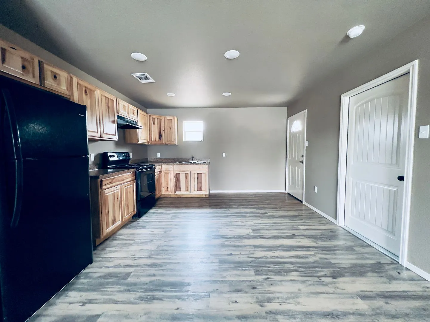 Charming 3 Bedroom Home — Photo 4