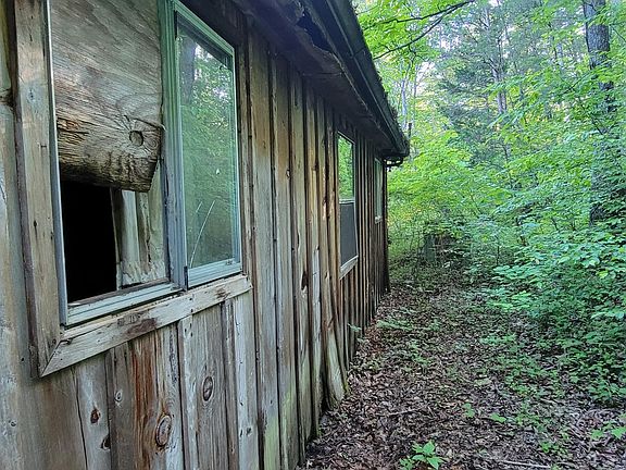 3rd image of 428 Robinson Ln