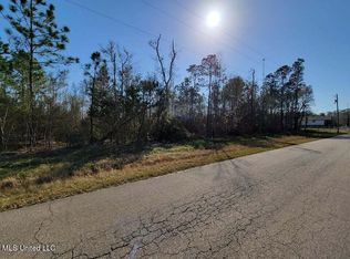 15-18 Tombigbee St, Bay Saint Louis, MS 39520