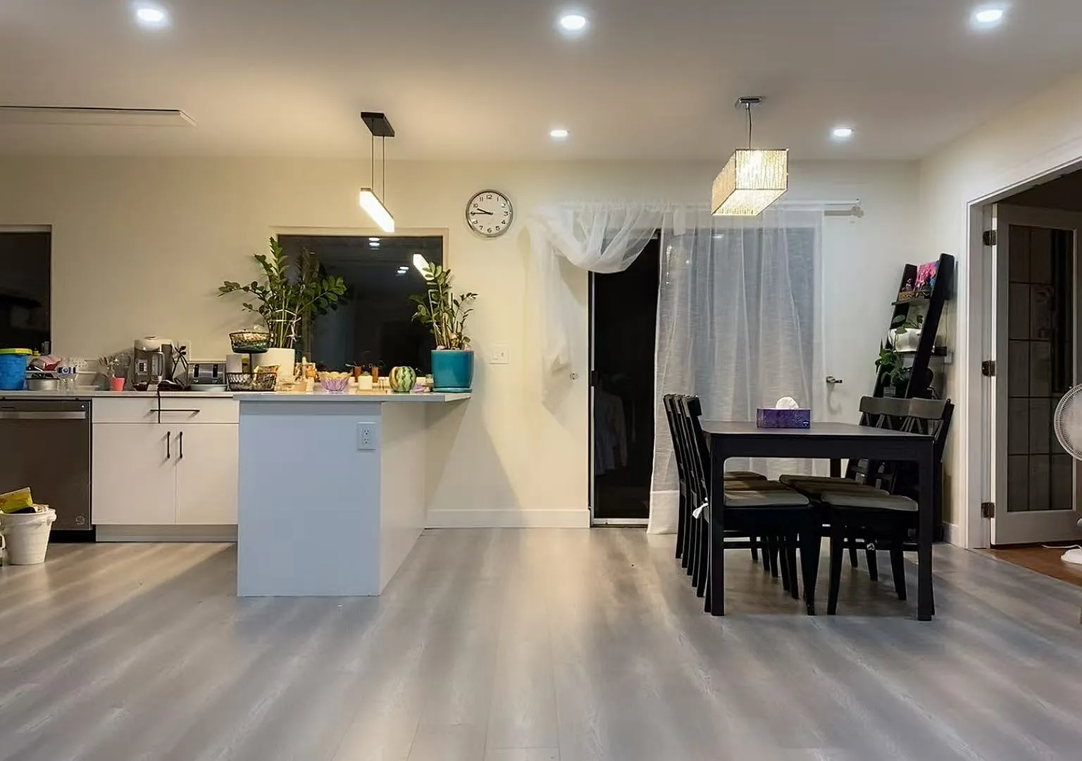 3 bed, 1280 sqft, $3,500 — Photo 2