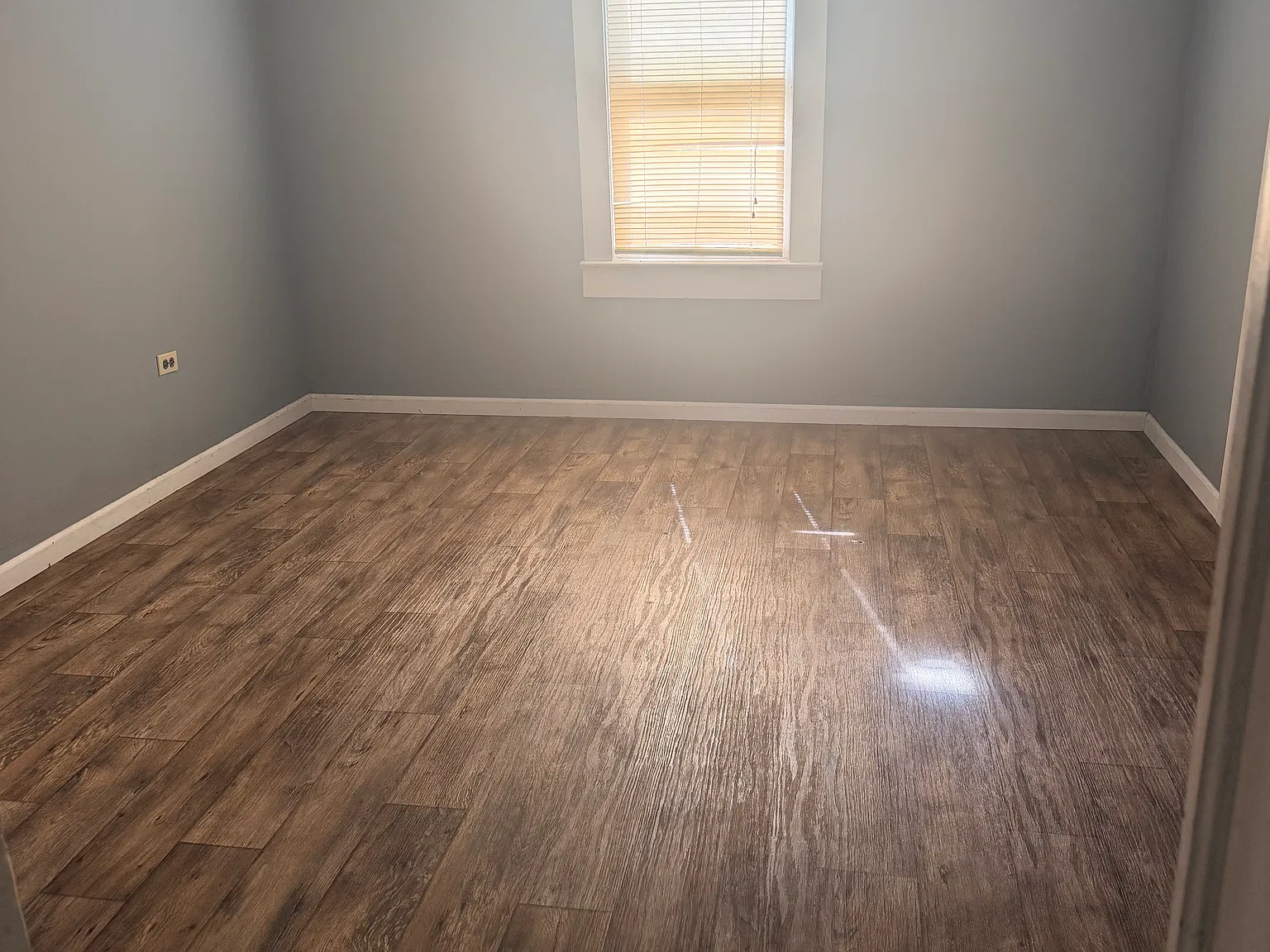 3 bed, 1090 sqft, $850 — Photo 3
