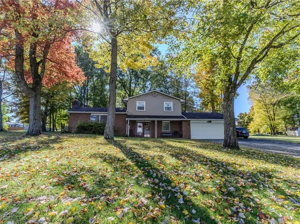 6200 Jacqueline Dr NE, Brookfield, OH 44403