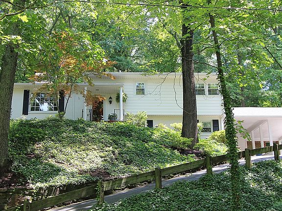2nd image of 220 Cassell Ln SW