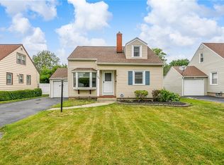 90 Chesterton Rd, Rochester, NY 14626