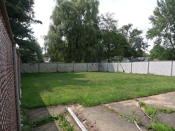 2nd image of 882 Eastland Ave SE