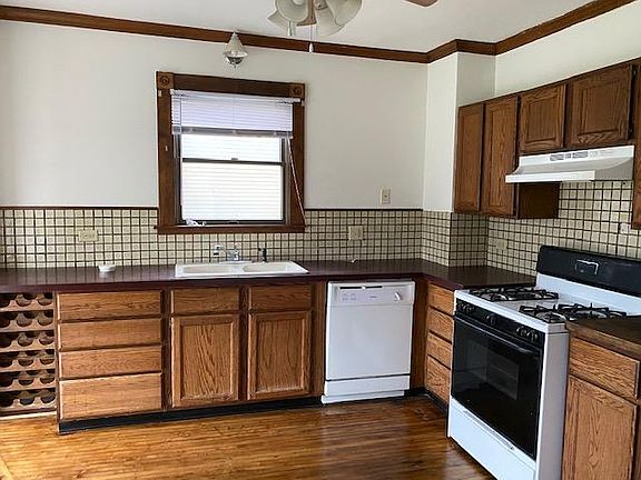 5th image of 440 Ingalton Ave