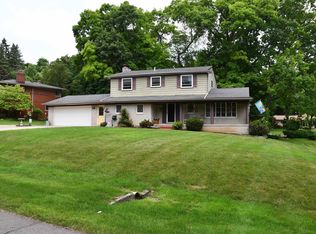 633 Lynndale Ct, Rochester Hills, MI 48309