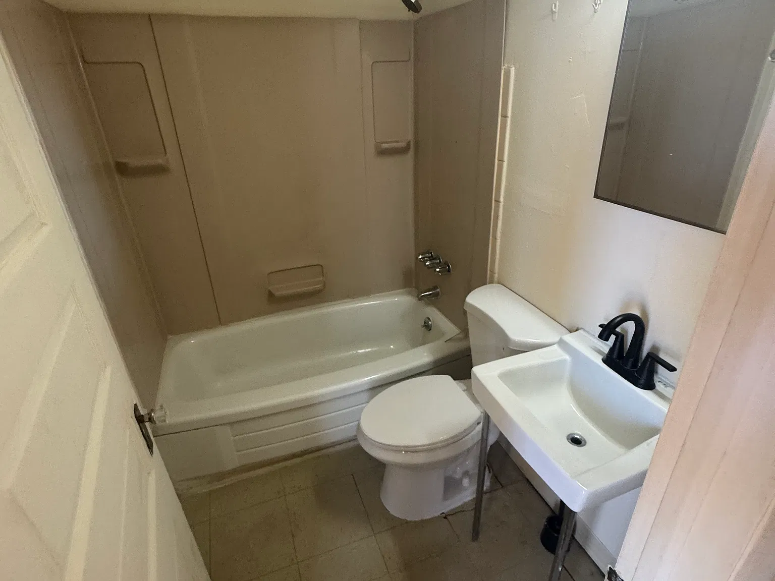 2 bed, 566 sqft, $1,195 — Photo 2