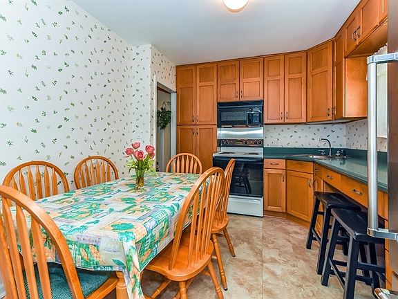 2nd image of 109 Wilton St