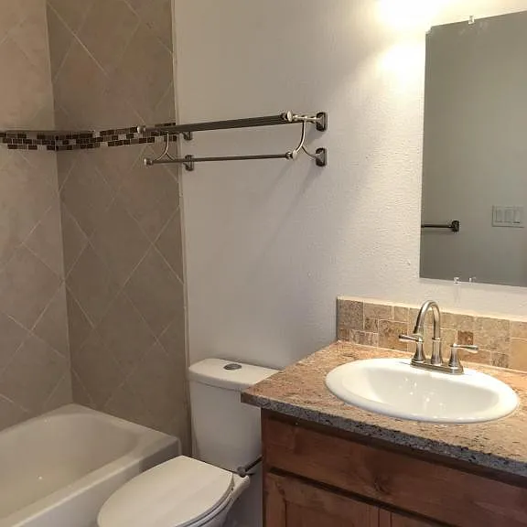 1703C Lomas Blvd NW — Photo 11
