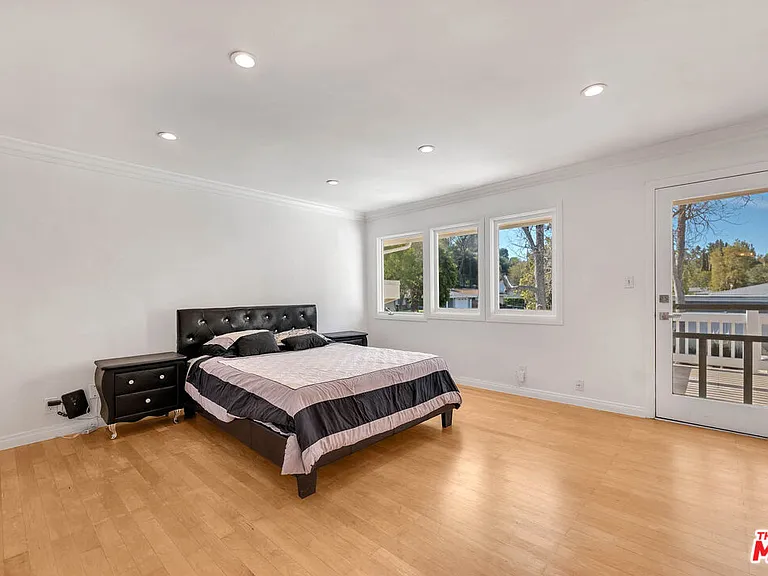 5890 Fairhaven Ave — Photo 11