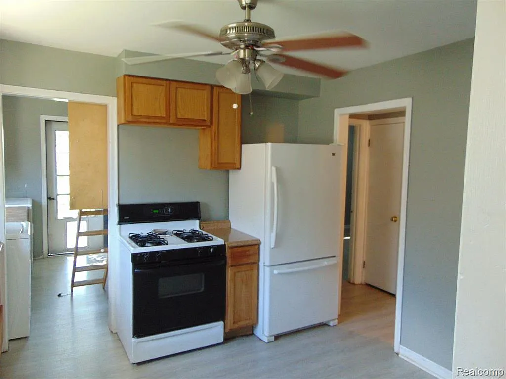 3 bed, 1.0 bath, 936 sqft, $1,400 — Photo 4
