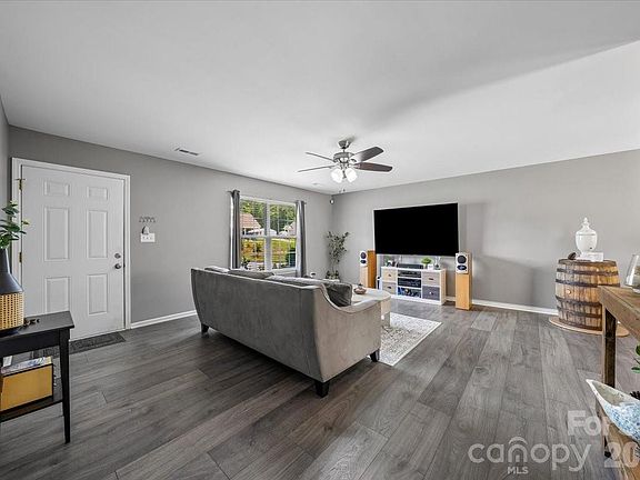4th image of 5071 Sedgefield Dr