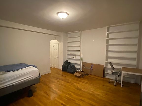 3rd image of 5 E 67th St #1C