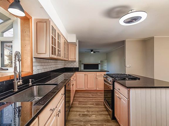 4th image of 406 W Brodhead St