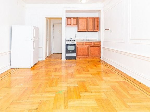 3rd image of 377 Montgomery St #Rb1