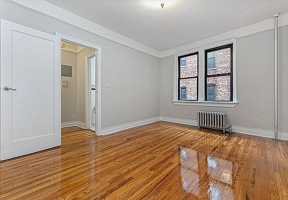 3rd image of 4309 40th St APT 4K