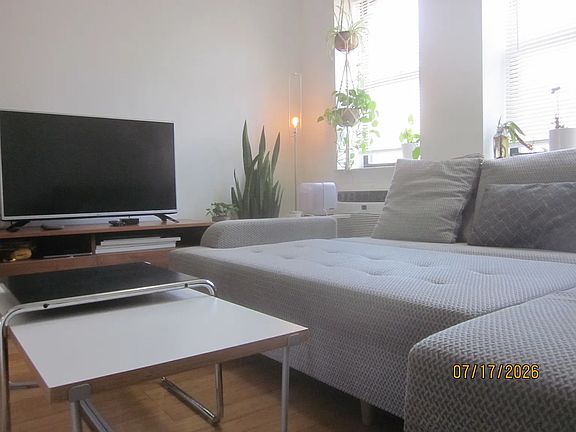 5th image of 140 Richardson St #3