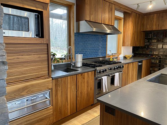 491 Old Albany Post .jpg