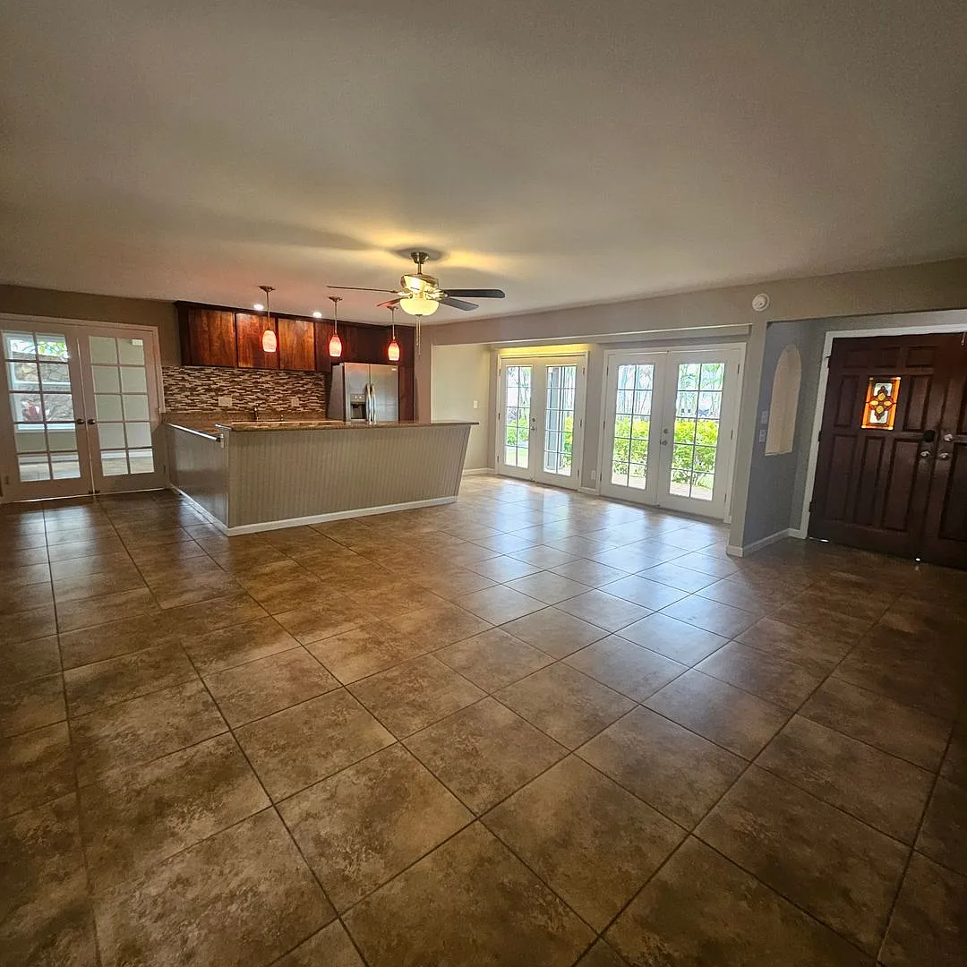 Ocean View 2 bedroom in the heart of Lahaina — Photo 1