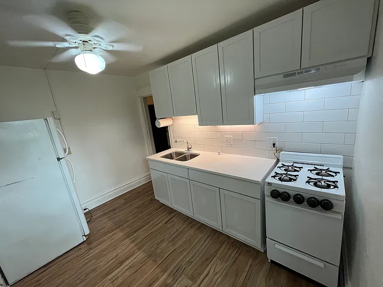 3016 Irving Ave S #C — Photo 4